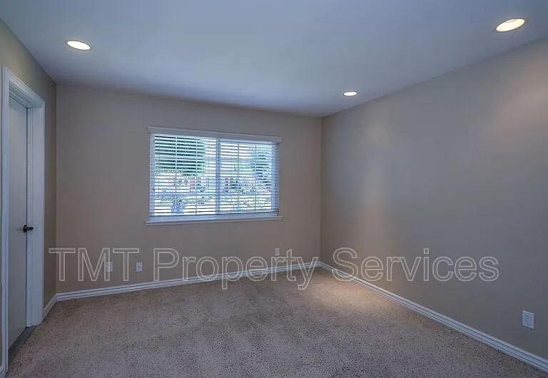 485 Meadowbrook Dr — Photo 16