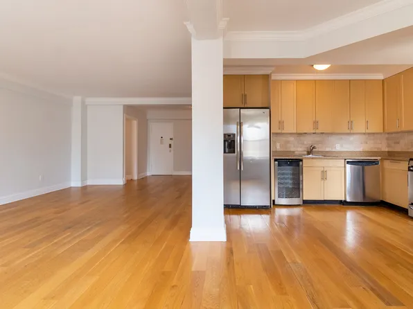 41 Park Avenue image 1 of 14