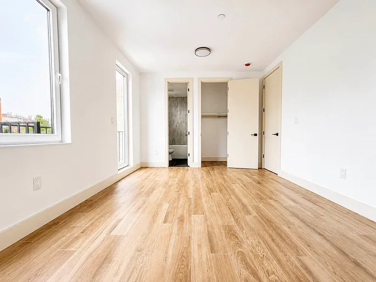 452 E 26th St #4A — Photo 2