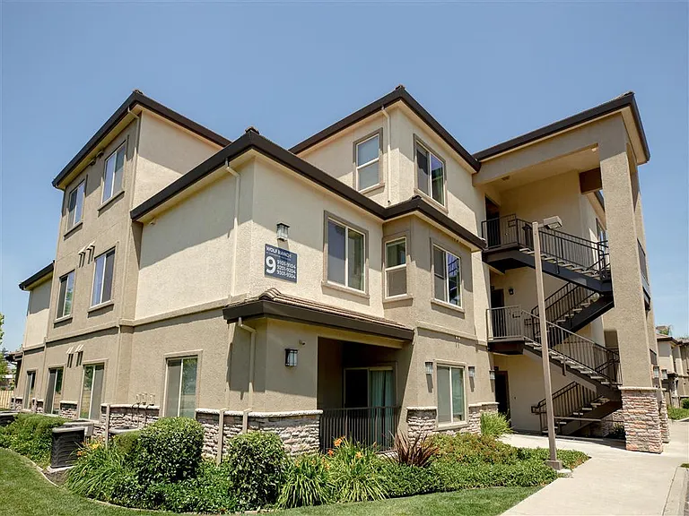 Wolf Ranch Condominium Rentals — Photo 32