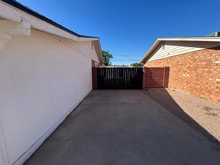 7307 E Lewis Ave — Photo 3