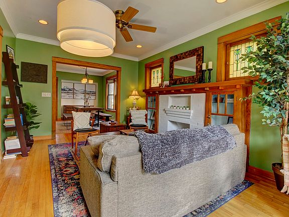 3rd image of 3006 W Wilson Ave