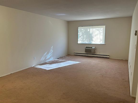 5th image of 530 Hudson Ave APT B5