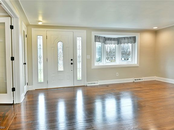 5th image of 321 Glendola Ave NW