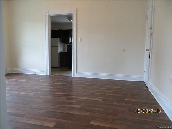 3rd image of 112 New St