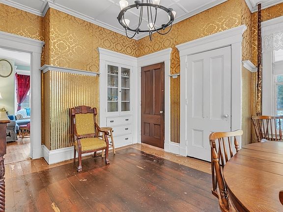 5th image of 51 Grove Ave