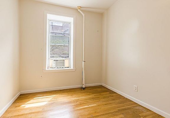 3rd image of 62-64 Forsyth St #3