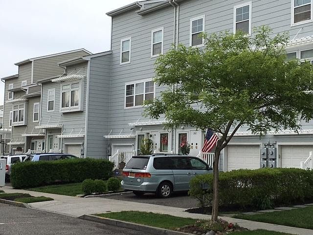 1st image of 214 Beach Breeze Pl
