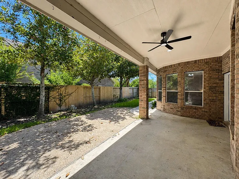 3301 Elm Creek Dr — Photo 37
