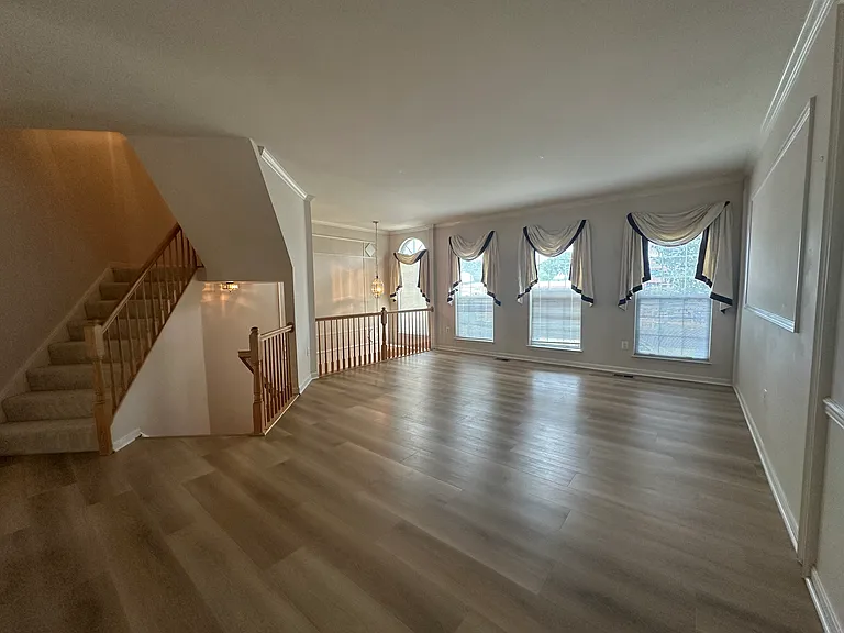 8359 Regal Oak Ct — Photo 3