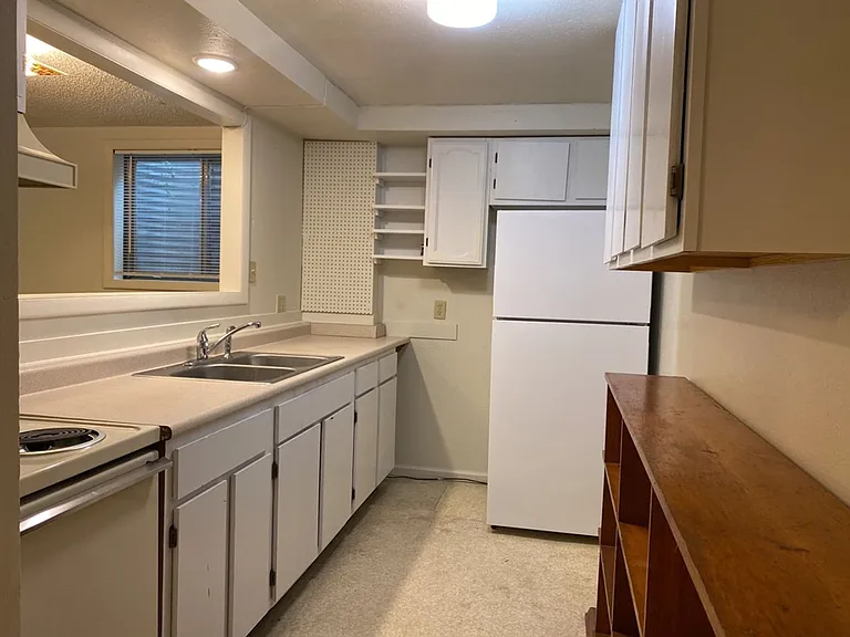 1962.5 Pecan St — Photo 6