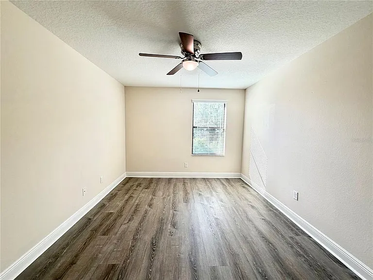 19522 Whispering Brook Dr — Photo 30