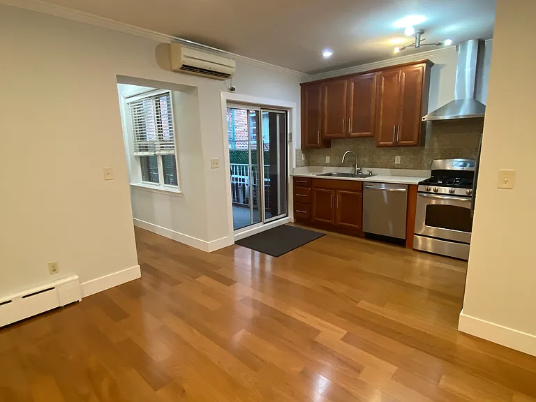 34-27 Crescent St #2 — Photo 2