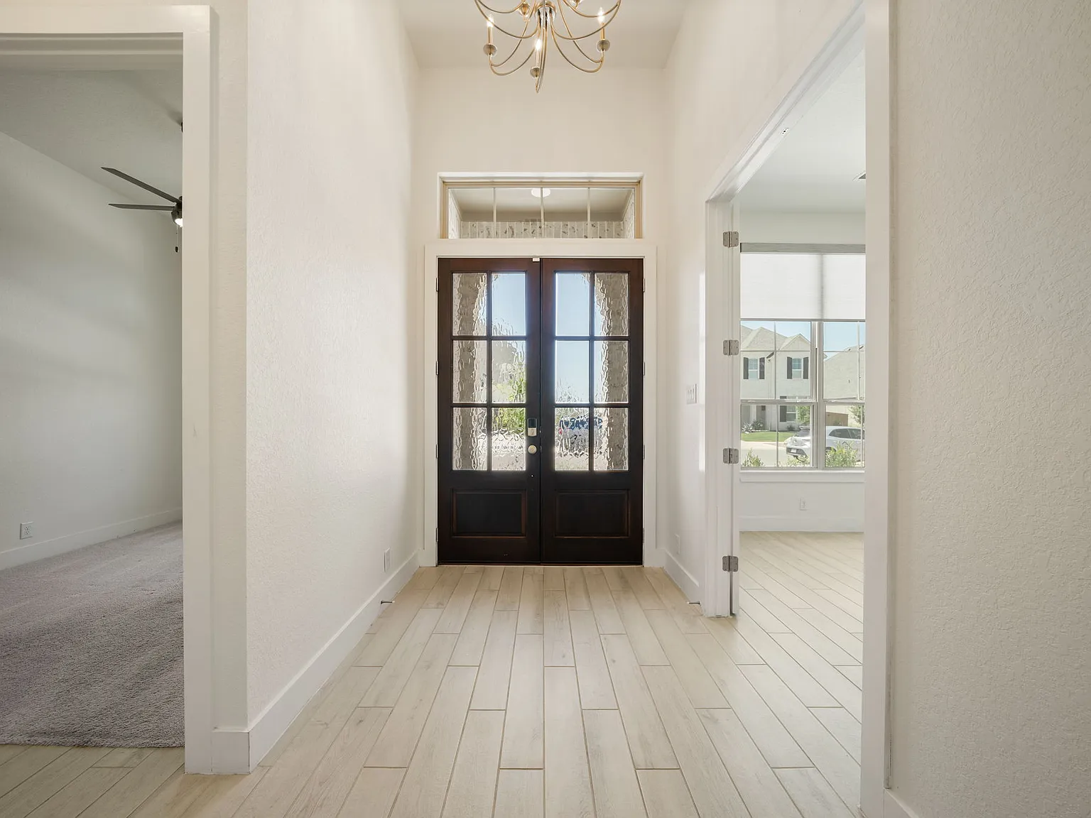 Stunning 4-Bed, 4.5-Bath Home with Pool Access and Private Yard in New Braunfels — Photo 4