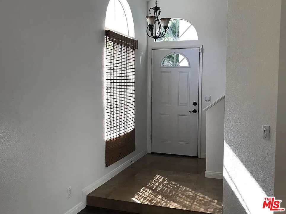 3 bed, 2.5 bath, 1604 sqft, $4,300 — Photo 3