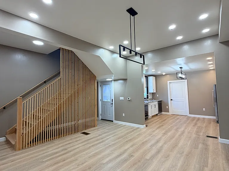 1321 Columbus Ave — Photo 17