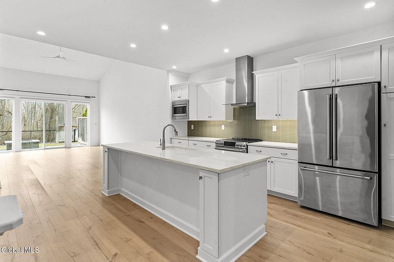 3rd image of 22 Cambridge Way