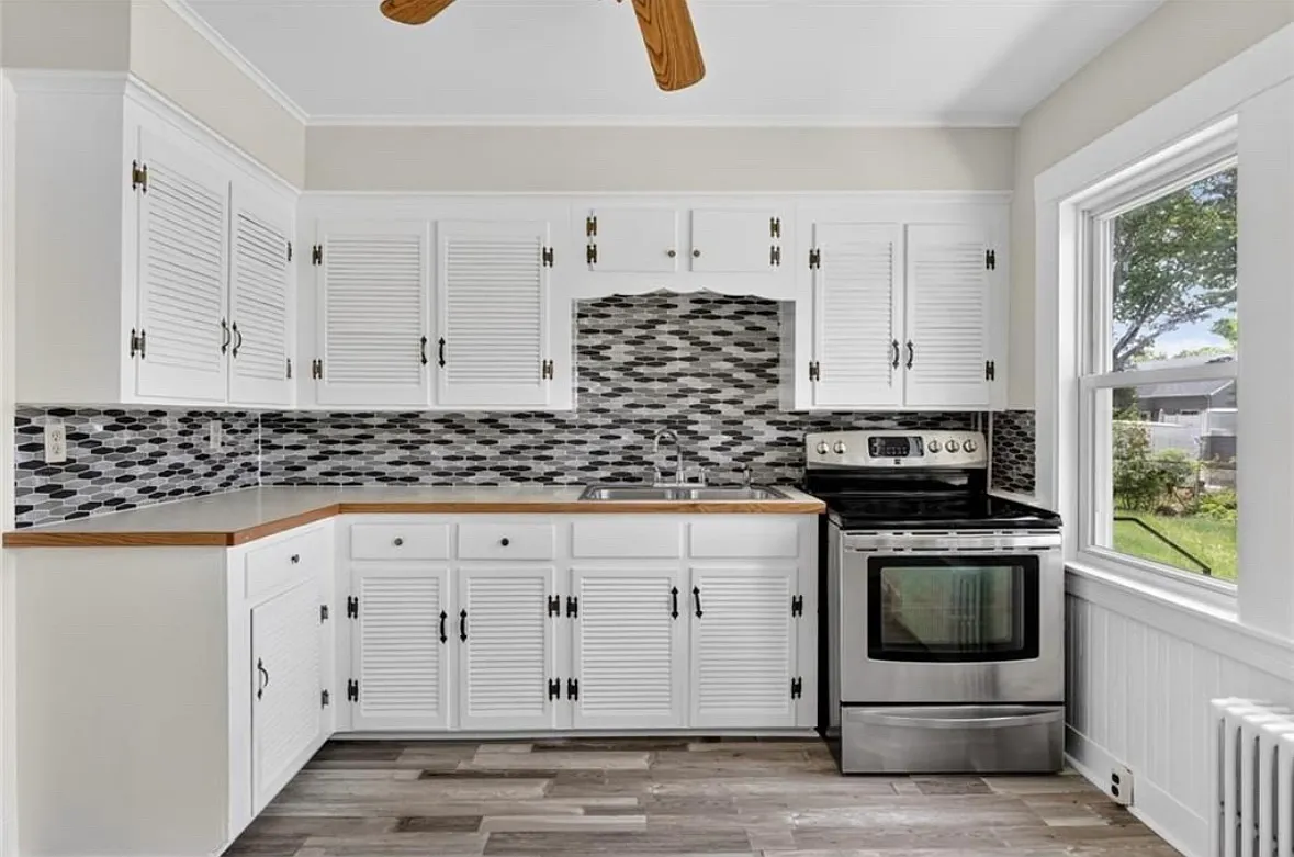 520 Providence St — Photo 4