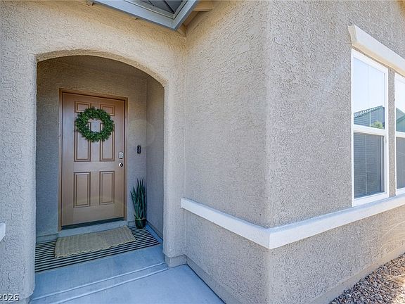 4th image of 505 Turtleback Falls Ave