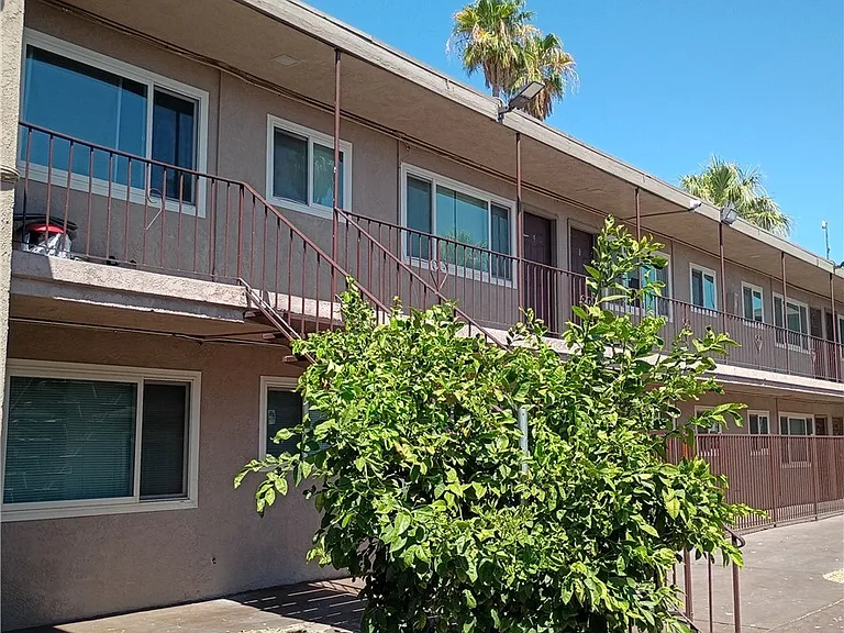 2100 Sunrise Ave #9 — Photo 25