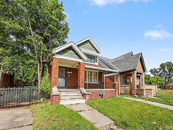 4th image of 19539 Hickory St