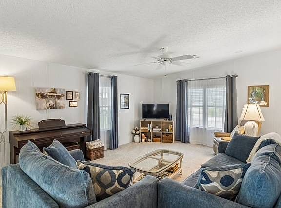 3rd image of 735 Gladiola Dr
