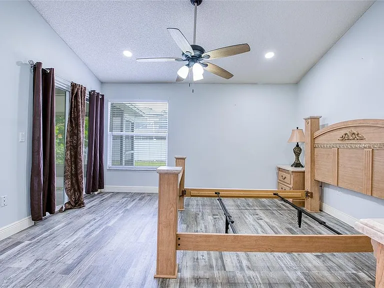 2390 Bentley Dr — Photo 20