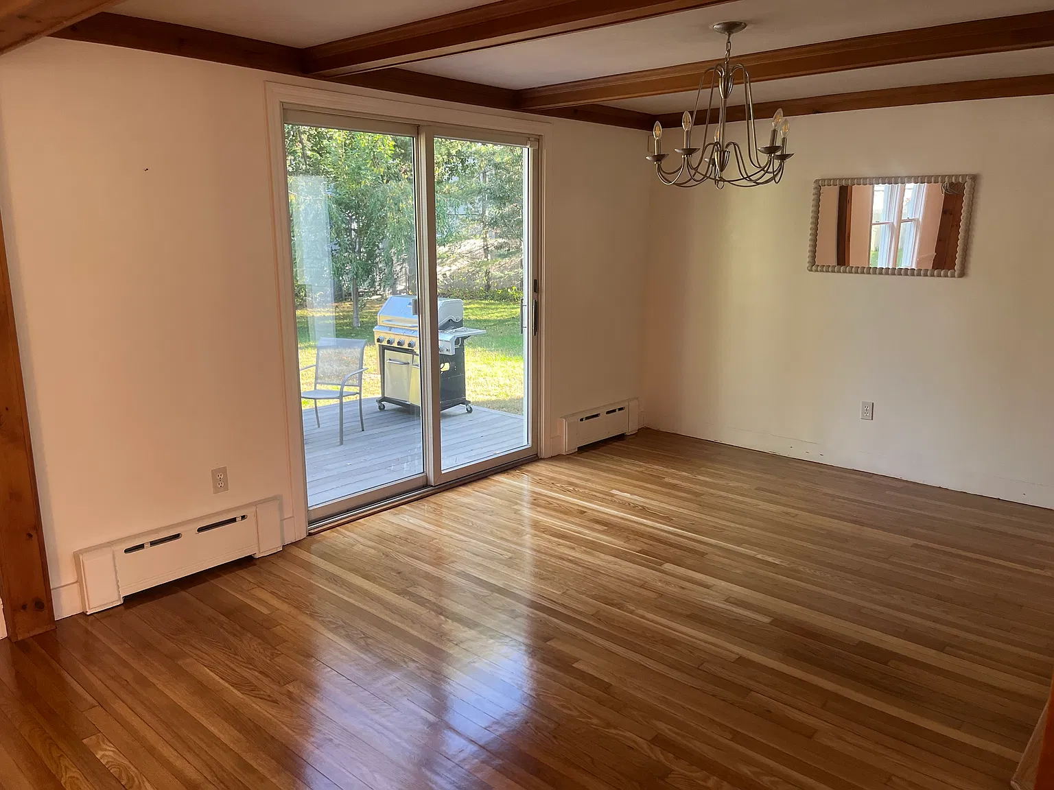4 bed, 2200 sqft, $4,950 — Photo 2