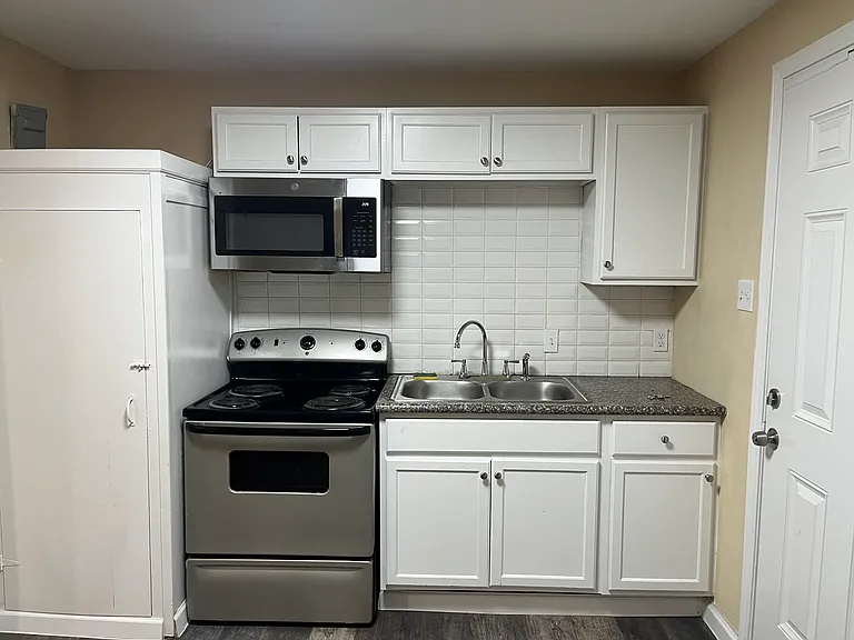 703 Lloyd St #2 — Photo 2