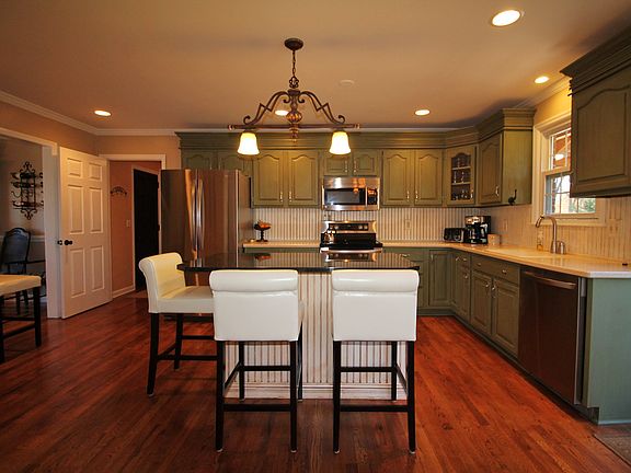4th image of 205 Kathleen Ct S
