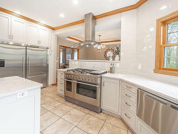 4th image of 6025 Millstone Dr