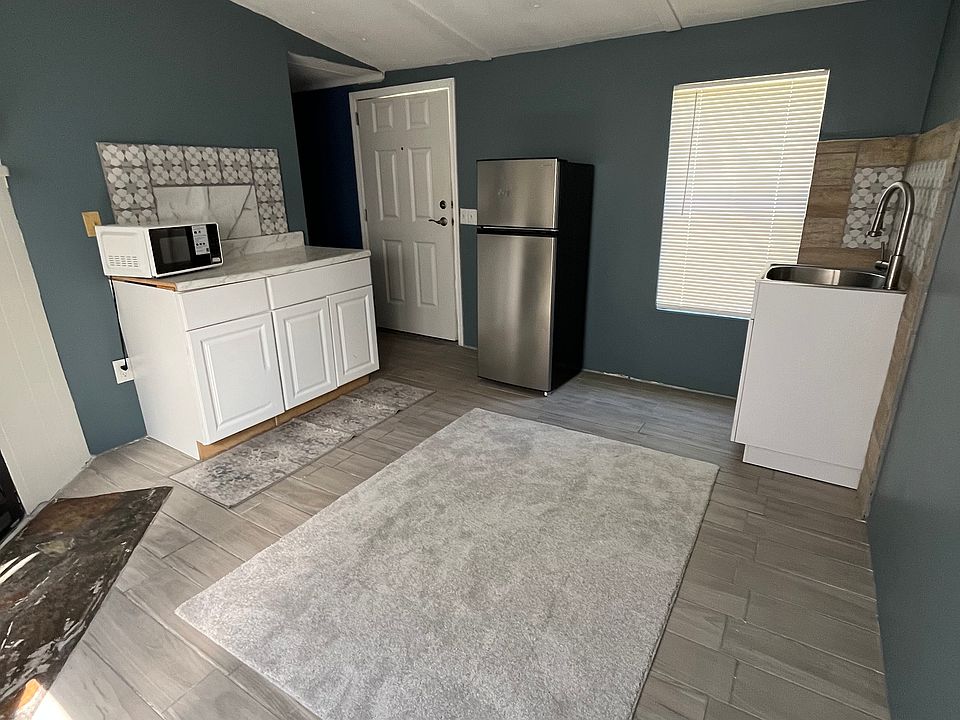 1st image of 413 Deer Ln #413A