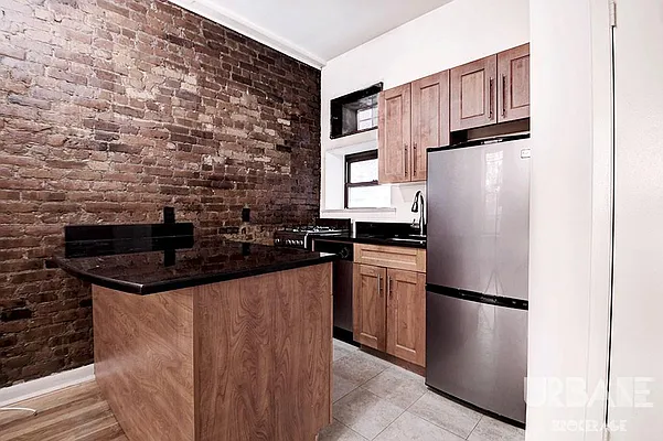 Rented by Urbane Brokerage | media 2