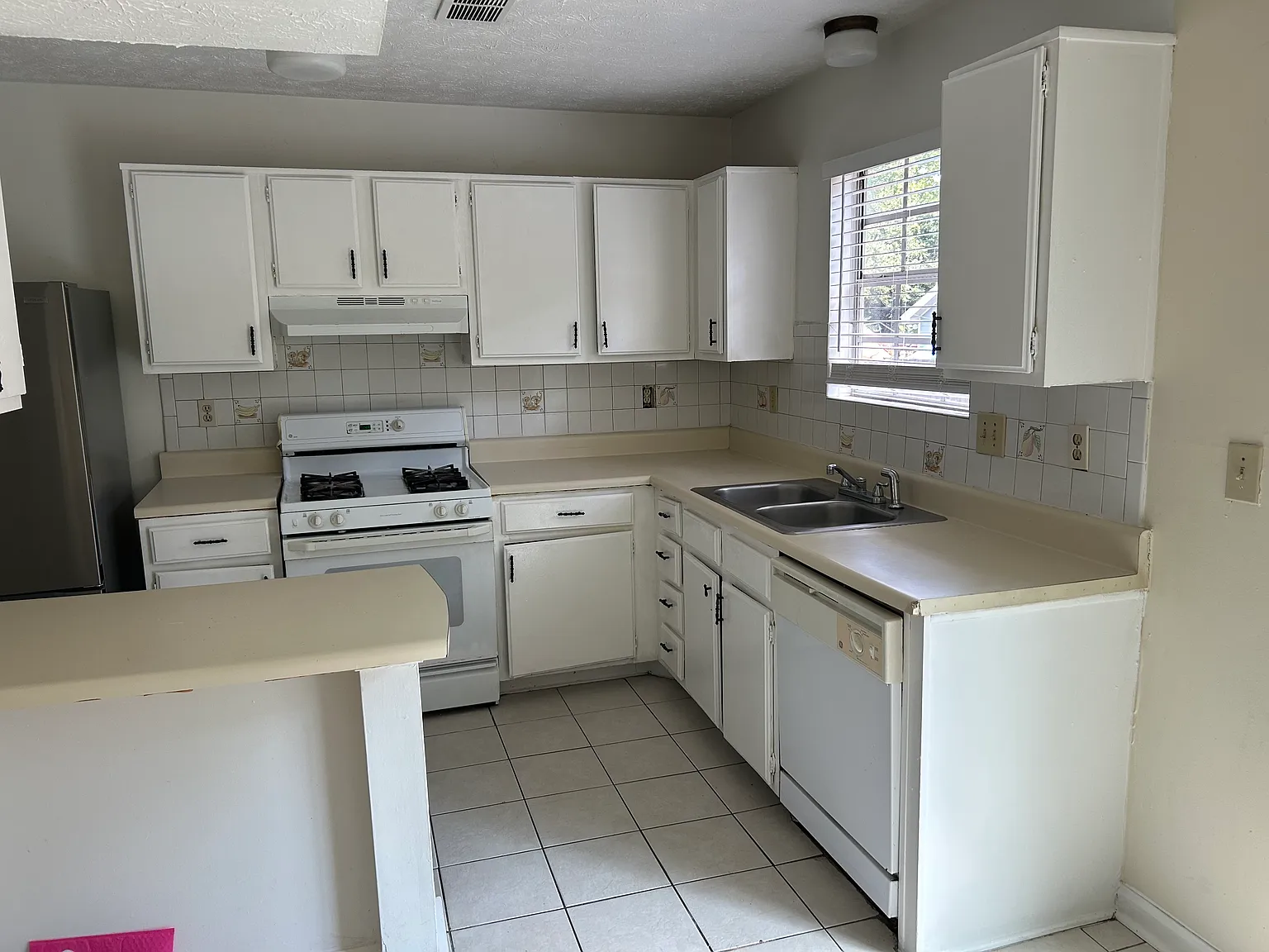 3 bed, 1344 sqft, $2,100 — Photo 4