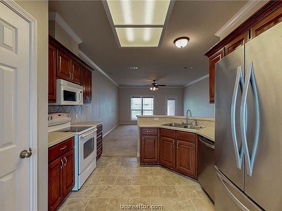 3rd image of 219 Karten Ln