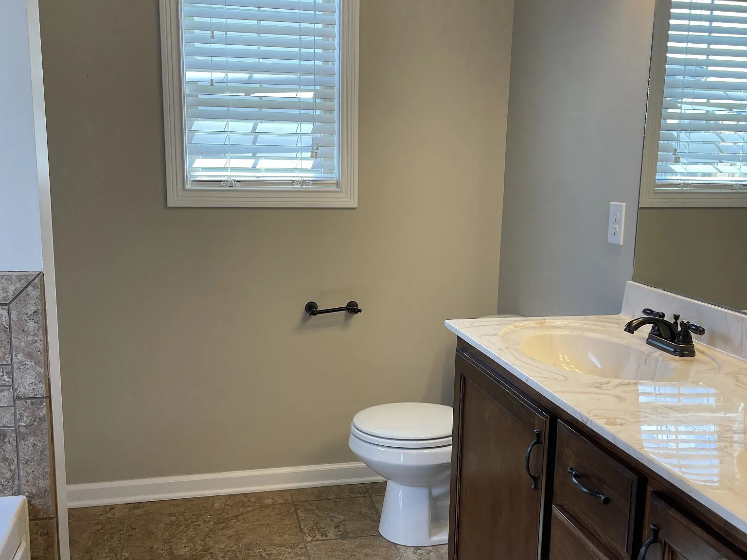 3 bed, 1335 sqft, $1,890 — Photo 2
