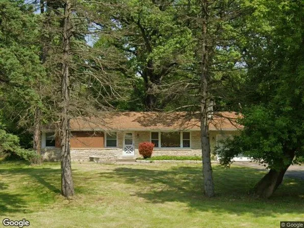 2800 S 124th St, West Allis, WI 53227