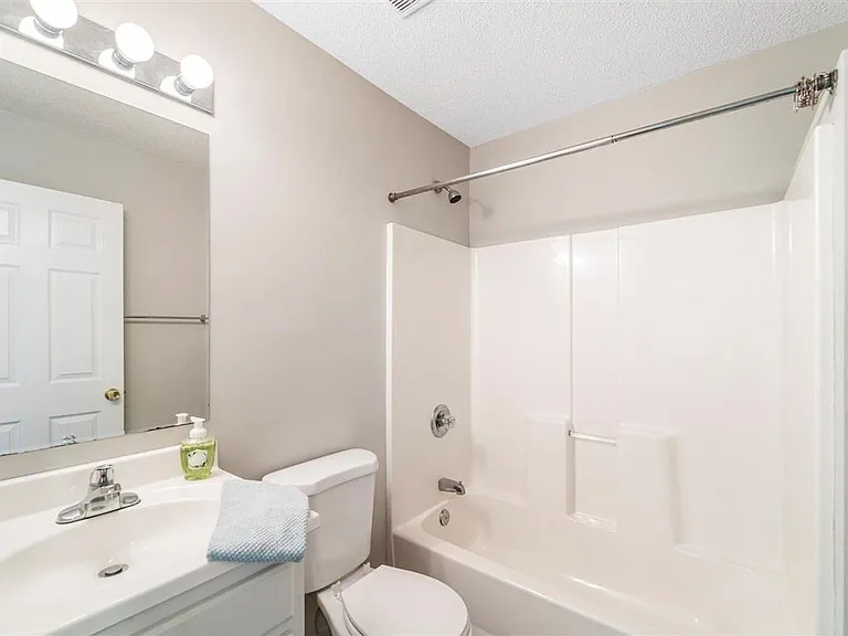 108 Lakeview Dr — Photo 5