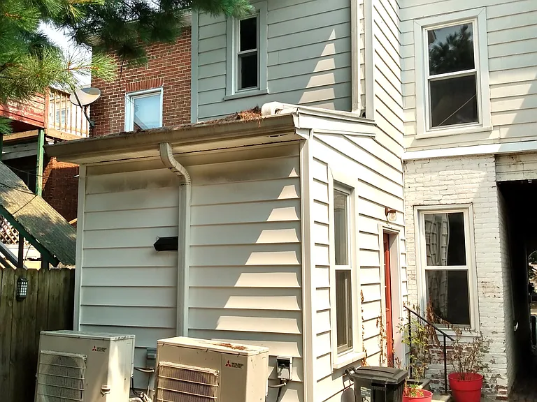 112 E Washington St — Photo 11