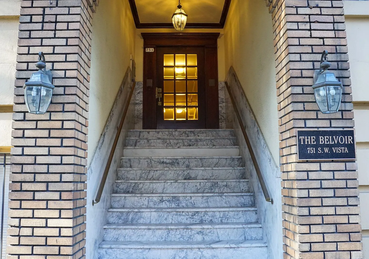 Light & Bright Vintage Studio in Central Great Location — Photo 1