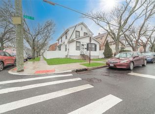 8658 261st St, Floral Park, NY 11001