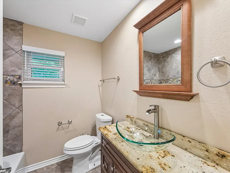 3711 Manor Ln — Photo 14