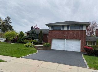 2 Cambria Rd, Syosset, NY 11791