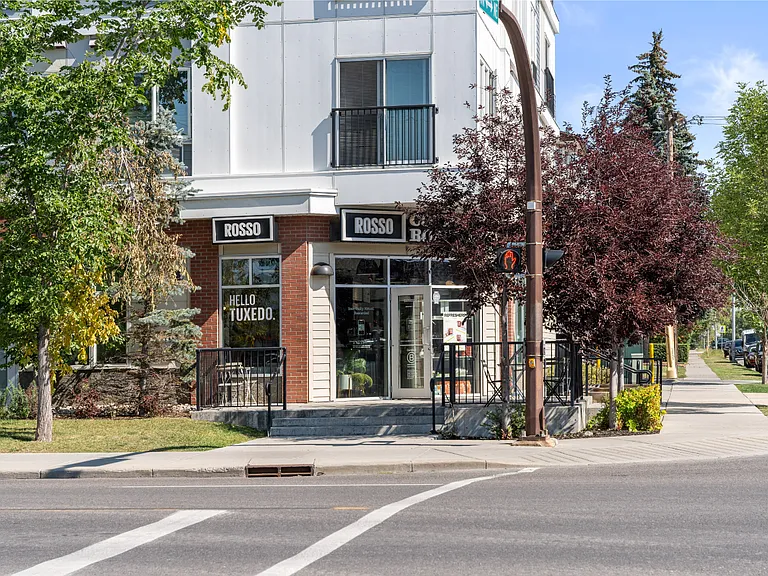 2110 Centre St N — Photo 37