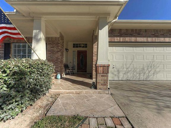 3rd image of 16610 Roseglade Dr