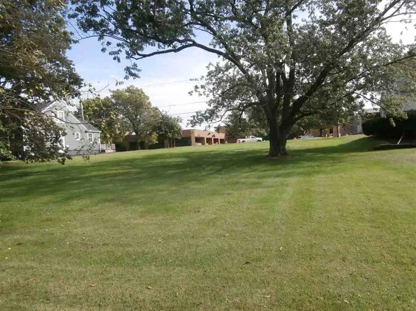 2506 Court St, Pekin, IL 61554