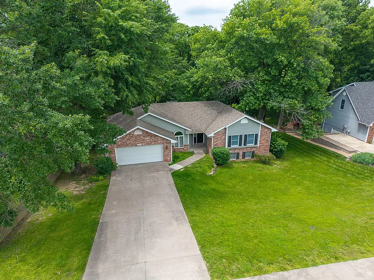 2301 Grant Ln — Photo 45