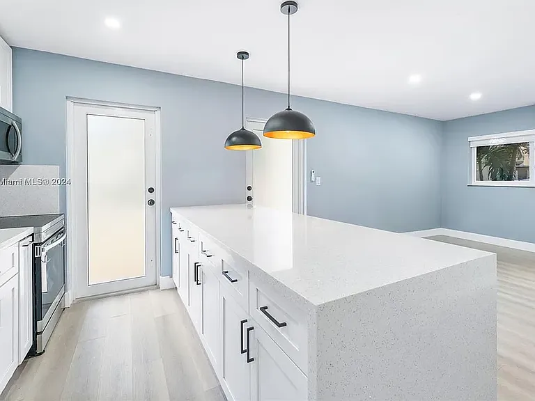 1620 SW 40th Ave #1 — Photo 9