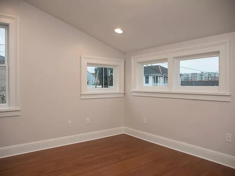 3200 Banks St — Photo 16