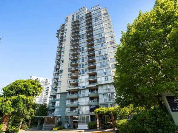 295 Guildford Way #902, Pt Moody, BC V3H 5N3
